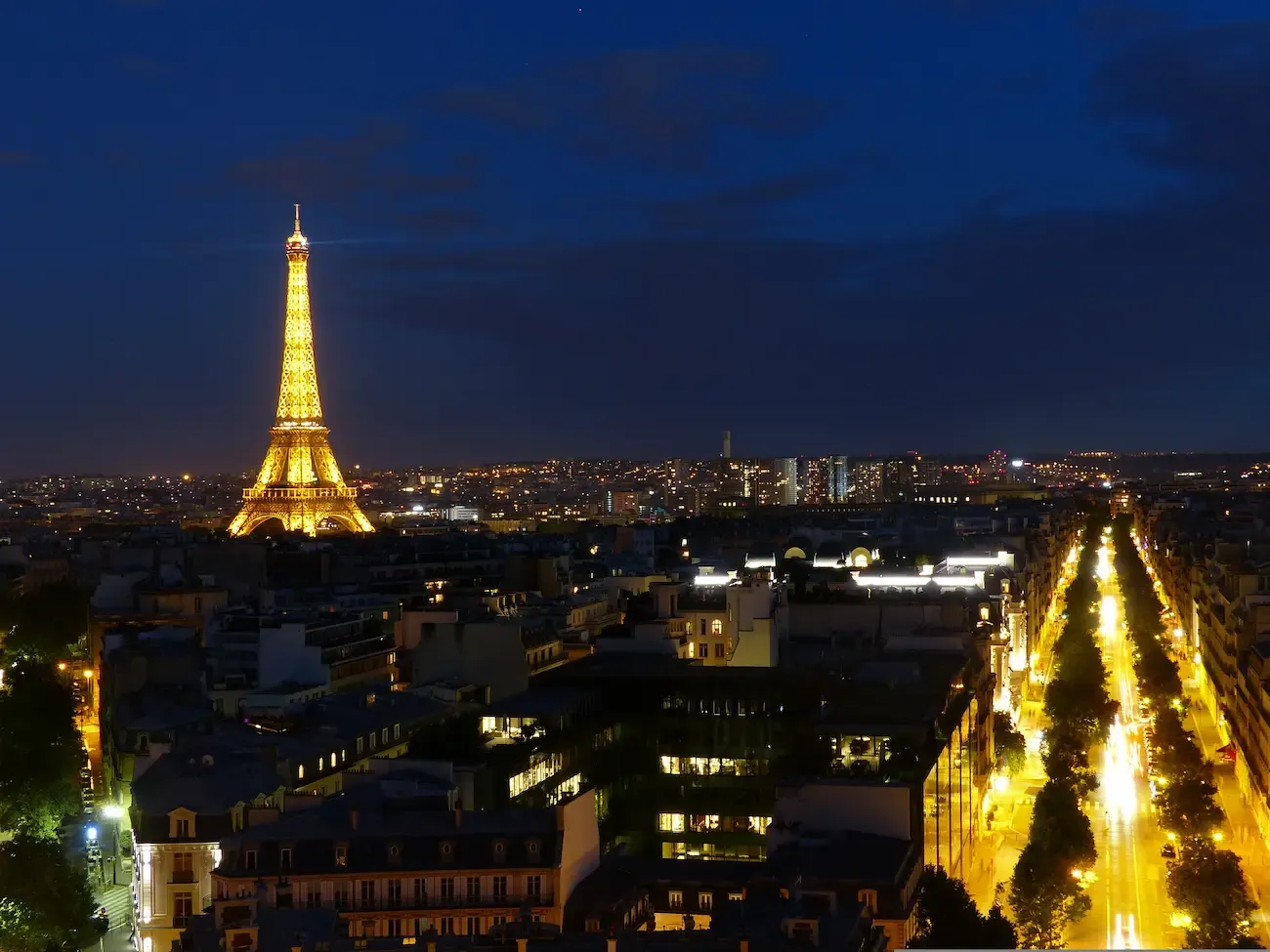 eiffel tower flashing lights